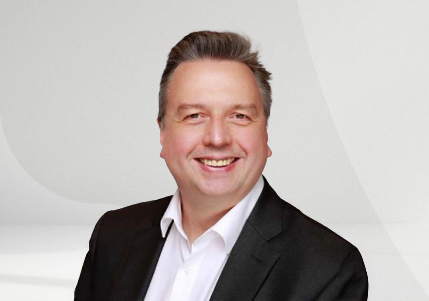 Headshot - Alexander Peters.webp